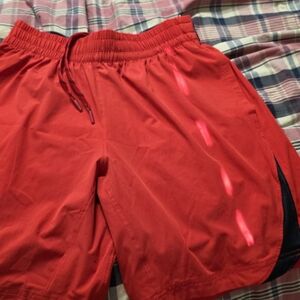 Very Gently Used. Sun Glare W/ Pic. UNDER ARMLR Men's Athletic Shorts.